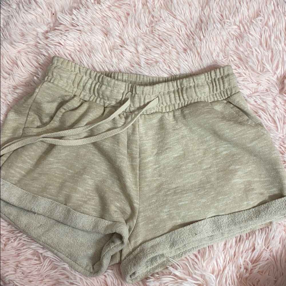 ✨Cream colored Shorts from Ambiance✨